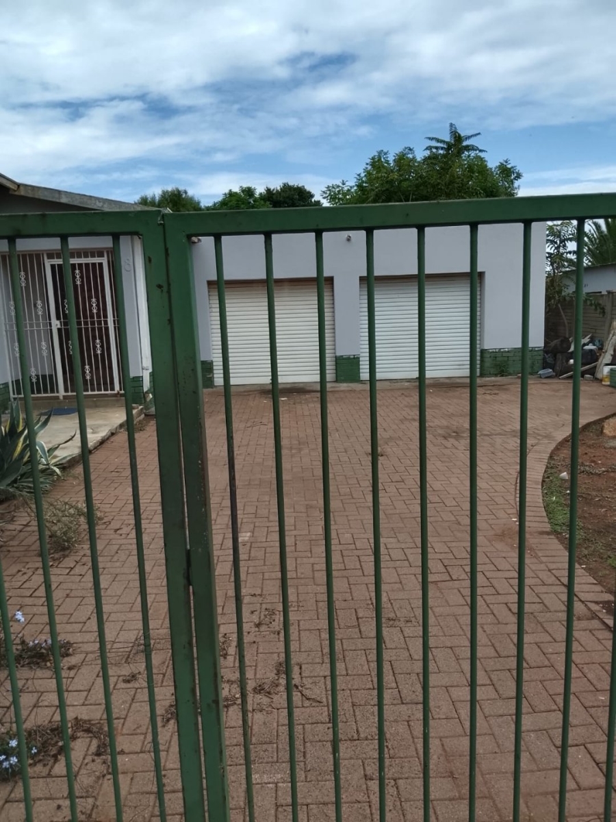 5 Bedroom Property for Sale in Roosheuwel North West